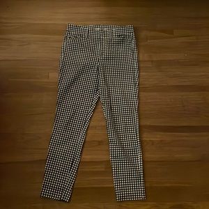 Old Navy | High Rise Pixie Pants | Size 8